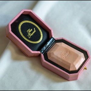 TOO FACED: HIGHLIGHTER